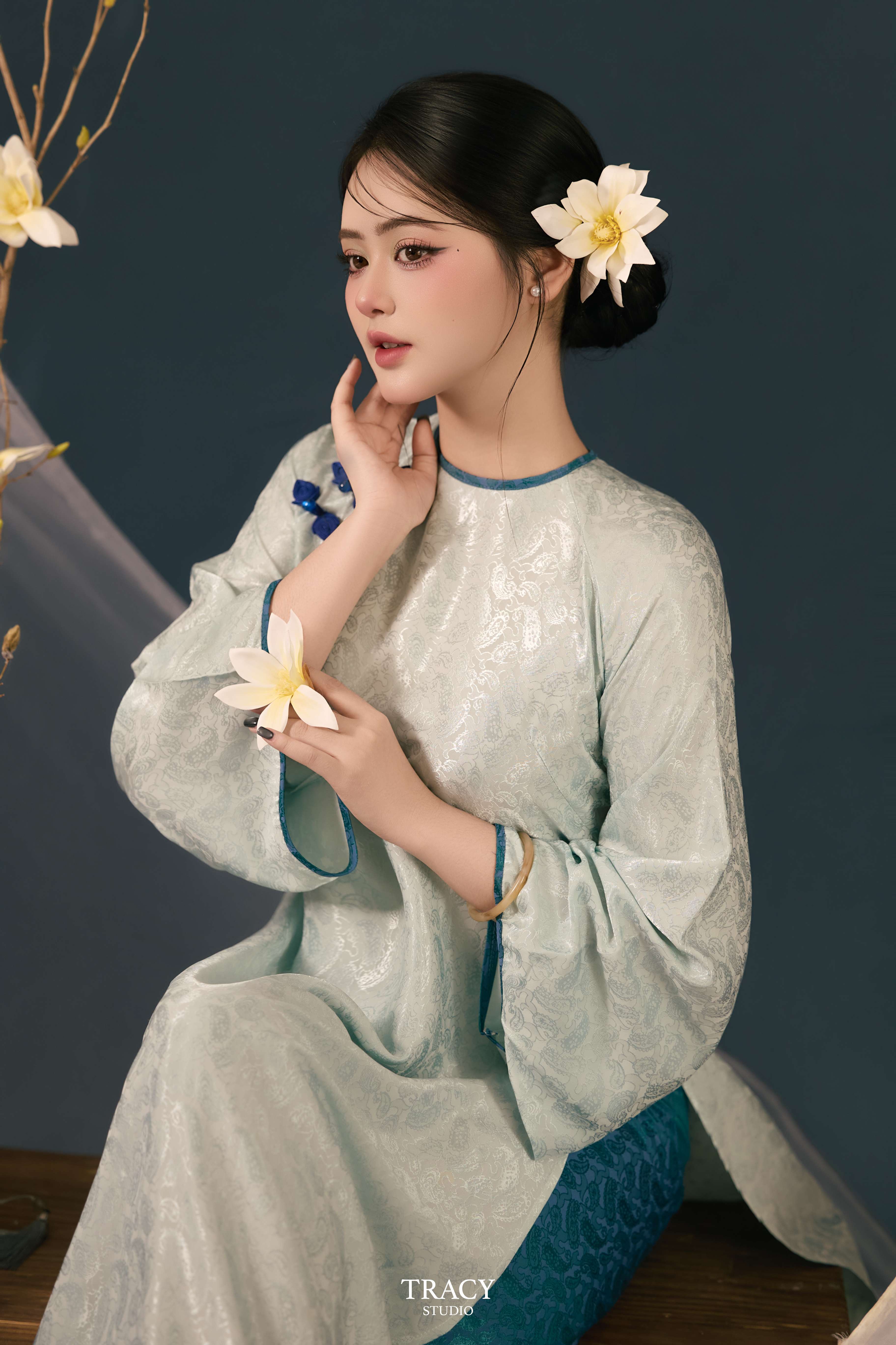 frontend/img/gallery/anh-tet-yem-ao-dai/tracy-studio-chup-concept-tet-moc-lan (8).jpg